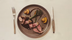 法式优雅：揭秘法国人的用餐习惯